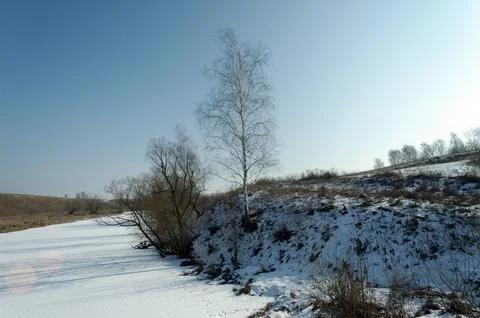 A small river under the ice on a clear day Foto stock