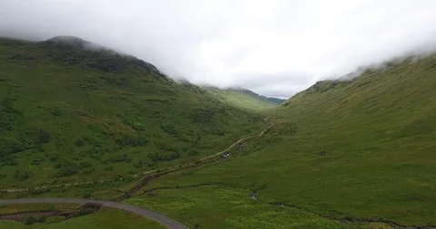 Small Road and River Drone Shot Between Hills in Scotland Vídeo Stock 97592130