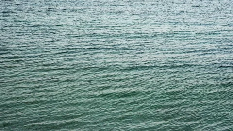 Small Rolling Waves on Clear Blue Sea Surface Видео 347014611