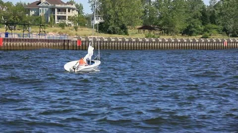 Small sail boat returning from open waters Vídeos de archivo 12030998