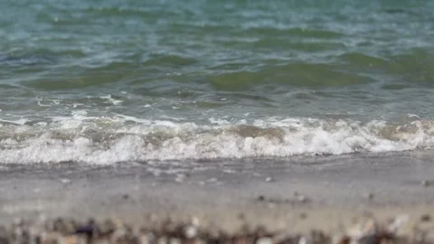 Small sea wave breaking on sandy shore Stock-Footage 337303062