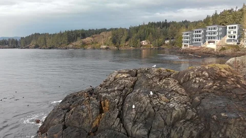 A small seaside condo development situated on the edge of a cliff overlooking Stock Footage 118622109