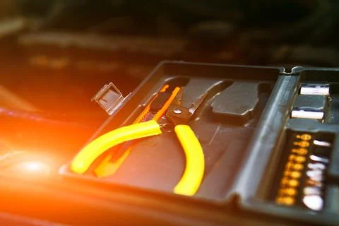 A small set of tools, open It stands on the hood of the car. preparing for a  Foto stock