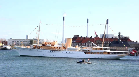 Small ship approaching Dannebrog Stockbeeldmateriaal 38611322