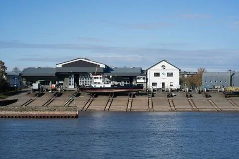 A small ship in the dock Foto stock