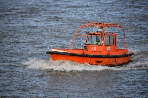 A small ship on a river Fotos Stock