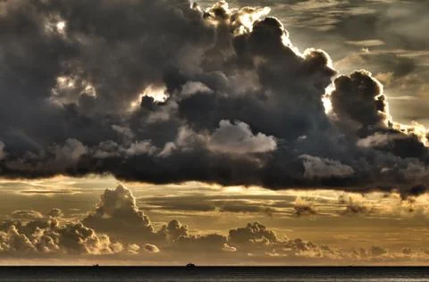 Small ship with threatening clouds over South China Sea at Phu Quoc, Vietnam Foto stock