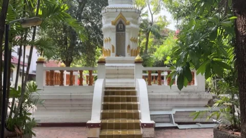 Small Shrine Structure at Wat Phra Singh Garden in Chiang Mai Thailand Vídeo Stock 331338302