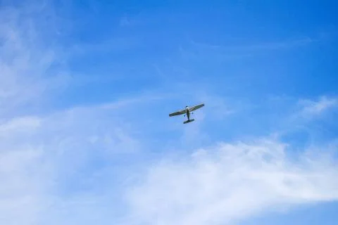 A small single-engine plane in the sky Foto stock