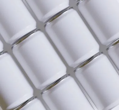 Small size or Mini size soda can with  a white color and texture realistic r Illustrazione stock