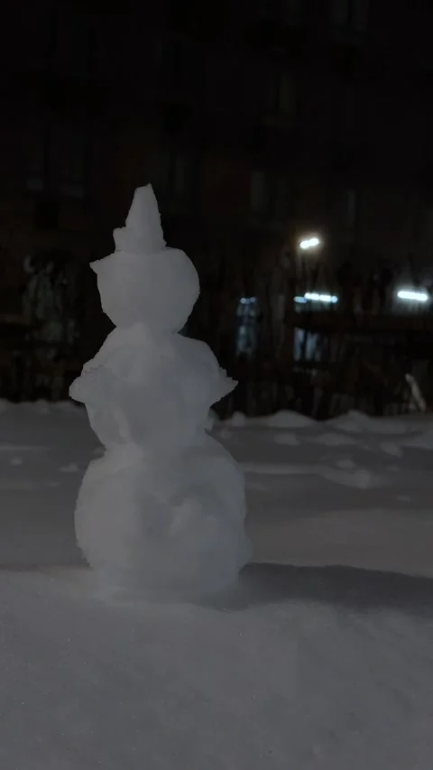 Small snowman Stockbeeldmateriaal 225439420