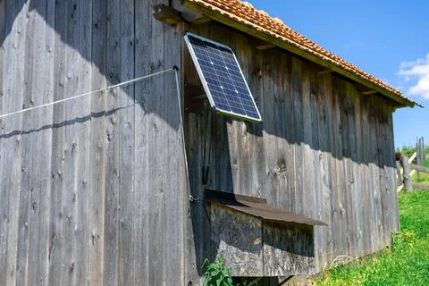 A small solar panel installed on a rural barn of a farm, producing electricit Foto stock