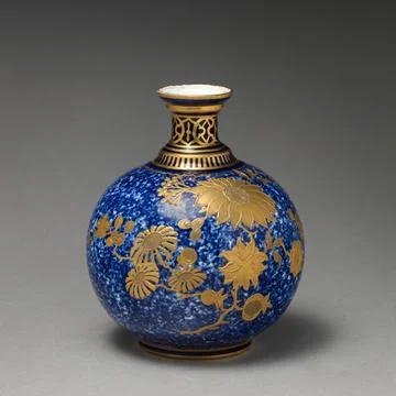 Small spherical vase 1887 Crown Derby The history of the Derby porcelain ma.. 스톡 사진