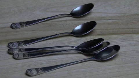 Small spoons fall on desk 動画素材 78905442