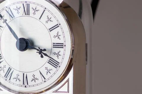 Small standing clock showing countdown time. Foto stock