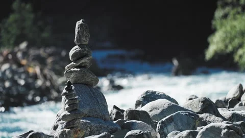 A small stone cairn on the riverbank. Loop video. High-quality 4k footage Stock Footage 280565509