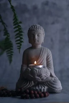A small stone statue of Buddha 스톡 사진