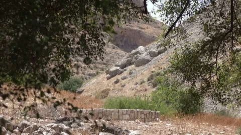 Small Stone Wall in Open Field Between Two Mountain Slopes Видео 78307889