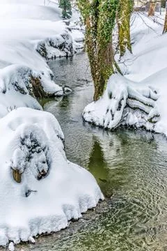Small stream in snow Foto stock