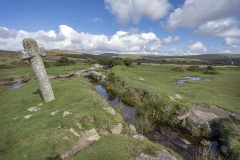 Small stream with stone cross called Windy Post Fotos Stock