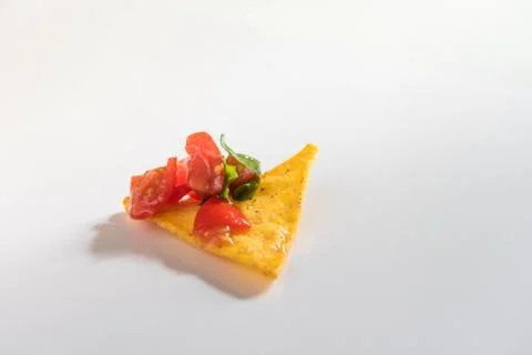 Small taco with tomatoes and basil Foto stock