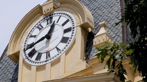 Small town clock tower Vídeo Stock 99613586