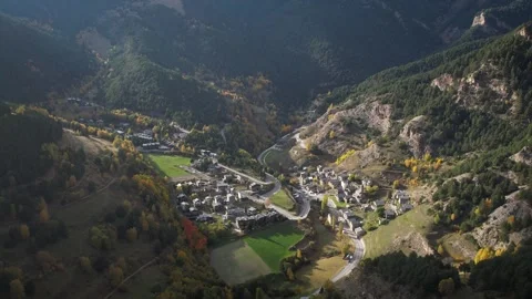 Small town in the Pyrenees 4K drone footage Vidéo 296272987