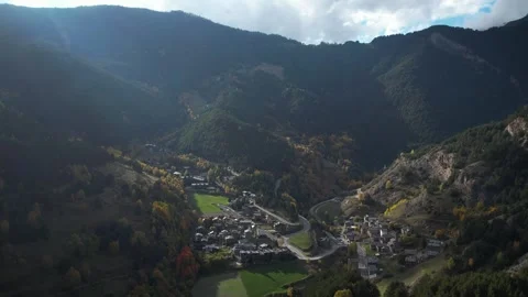 Small town in the Pyrenees 4K drone footage Vidéo 297655466