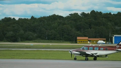 Small Twin Engine Piper Aircraft Taxiing Along Tarmac, Profile Shot. Large Stock Footage 99376158