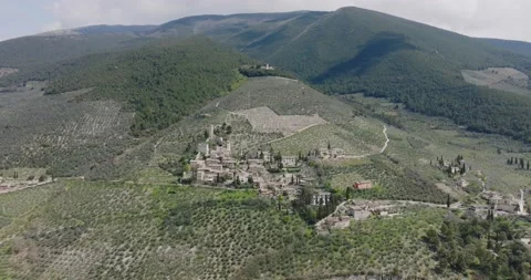 Small village in Umbrian landscape Stock Footage 238435549