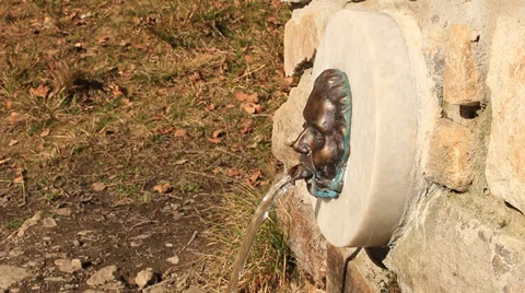 Small water cascade Video stock 37108077