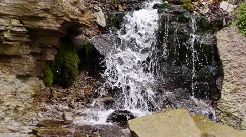Small waterfall in autumnal forest 스톡 동영상 8601041