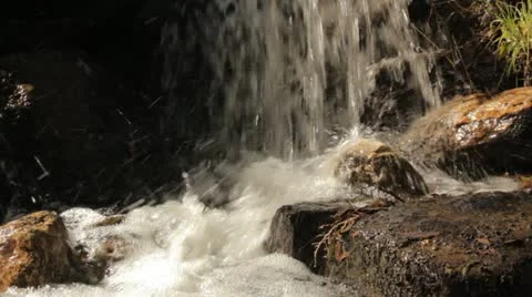 Small Waterfall Closeup Vídeo Stock 12547910