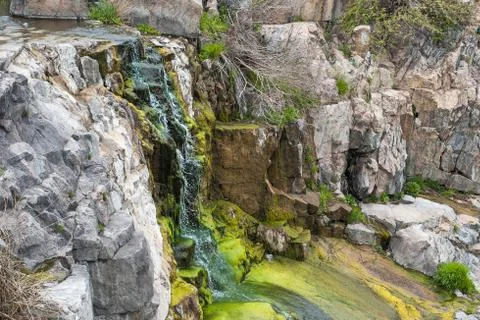 A small waterfall with droplets Stockfoto's