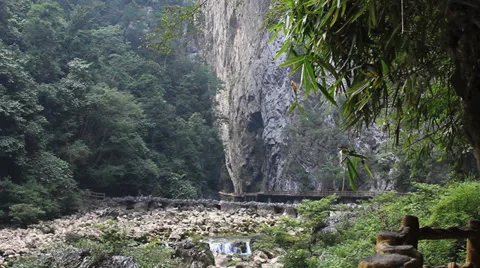 Small waterfall Vídeo Stock 32169015