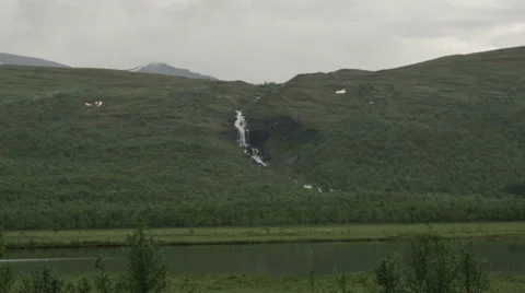 Small waterfall by kebnekaise  Vidéo 53048382