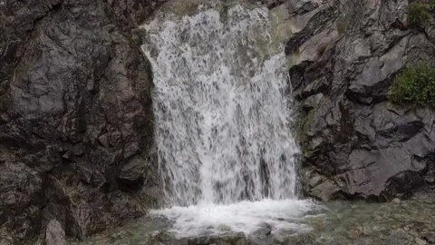 Small waterfall in the mountains 스톡 동영상 138866892