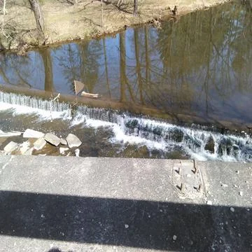 Small waterfall in the river Stockfoto's