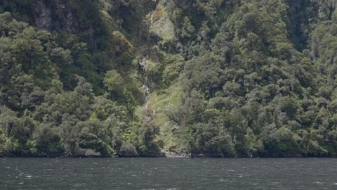 Small Waterfall trickerling down mountain at Doubtful Sounds 스톡 동영상 327764695