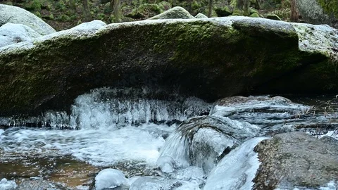 Small waterfall in the valley of river aist Vidéo 126519289