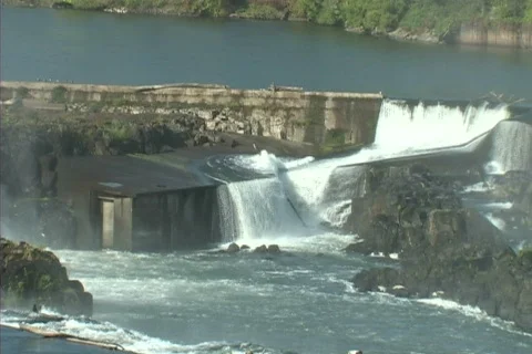 Small waterfalls 库存影片 306490