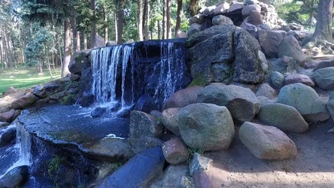 Small watherfall in a garden Video stock 97350035