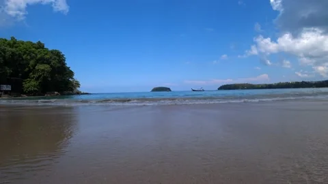 A small wave and current on Kata beach. Video stock 192311838