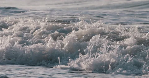 Small wave breaking whitewater slowmotion 4k 스톡 동영상 153500447