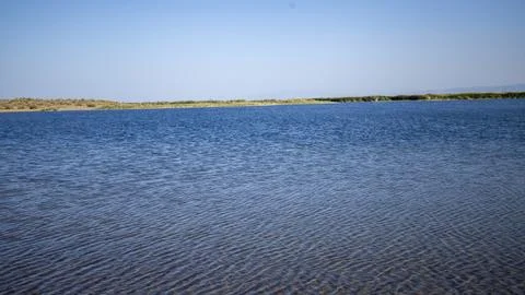 Small wave pattern in the river Stockfoto's