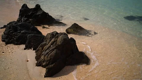 Small wave, Soft wave on sand beach, Ocean Wave On Sandy Beach Vídeo Stock 207732870