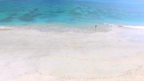 Small wave in tropical beach Vídeo Stock 119617613