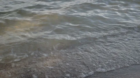 Small waves on the beach at the lake Vídeo Stock 64899761