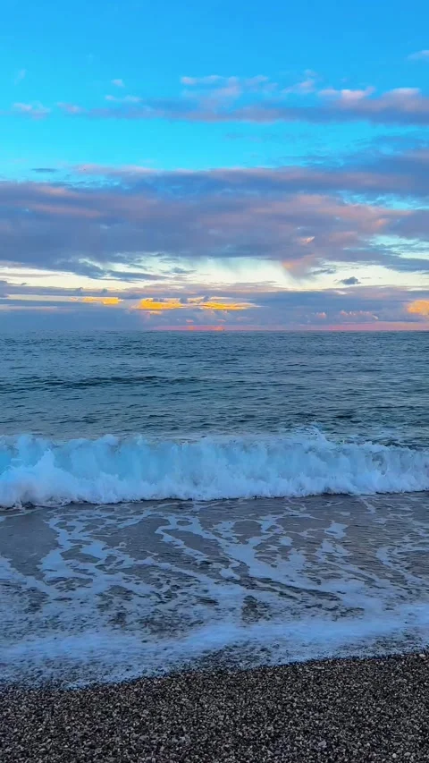 Small waves on the beach, the sea at sunset 動画素材 274052544