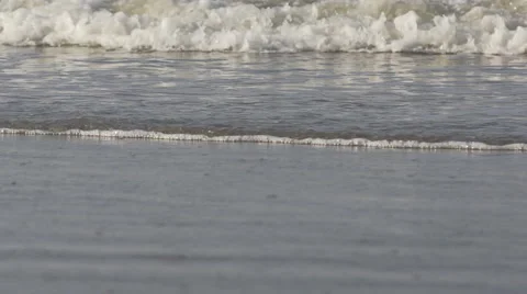 Small waves breaking at the beach. Closeup. Video stock 44263801